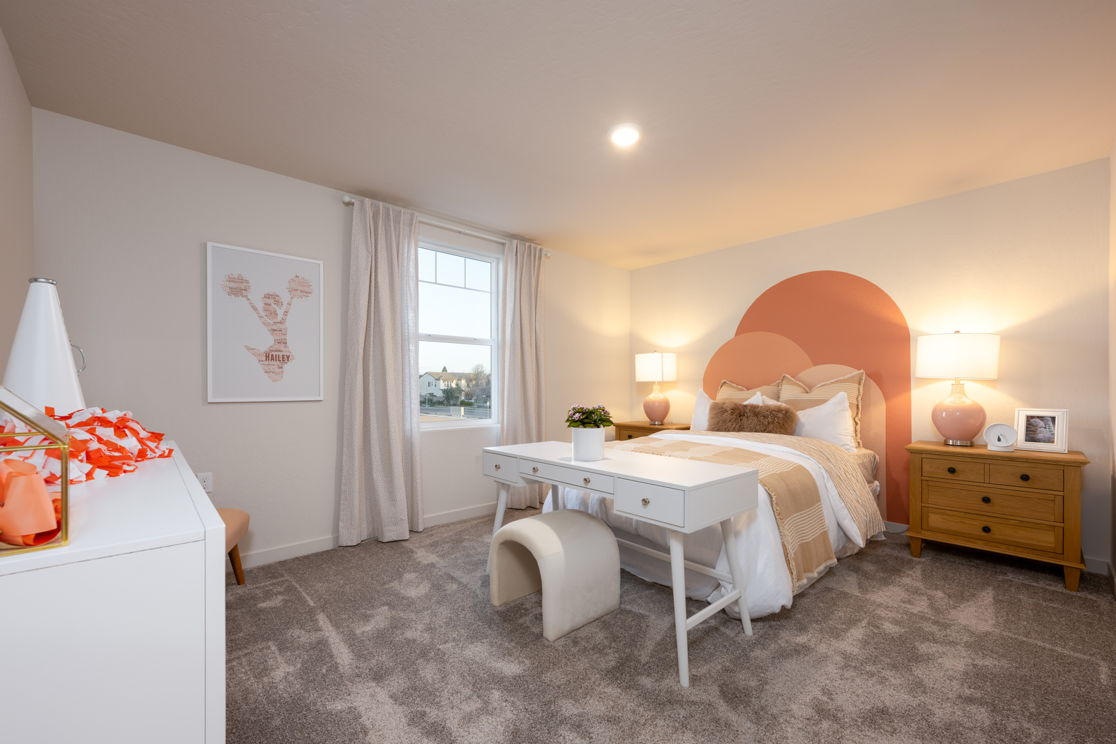 A bedroom with a bed and a desk.