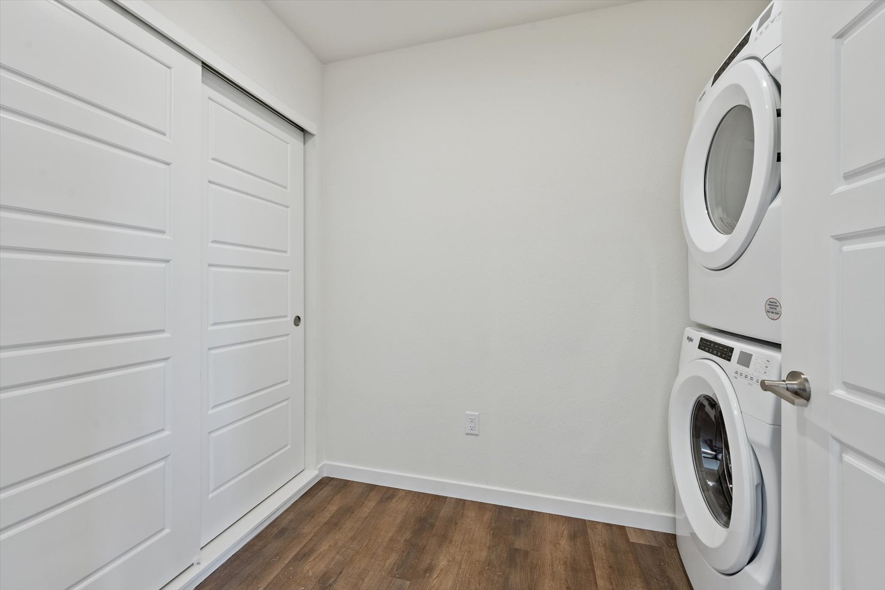 A washing machine in a room.