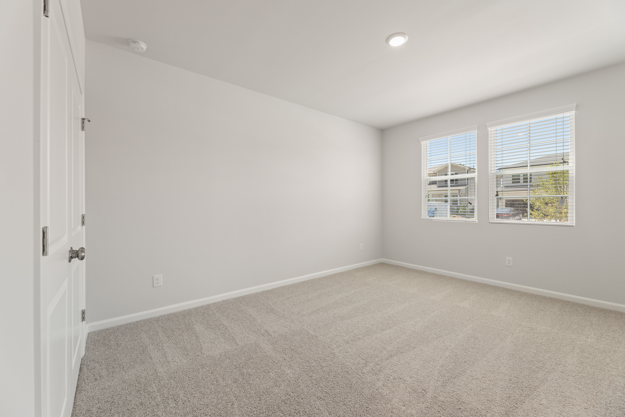 A room with a window and a carpet.