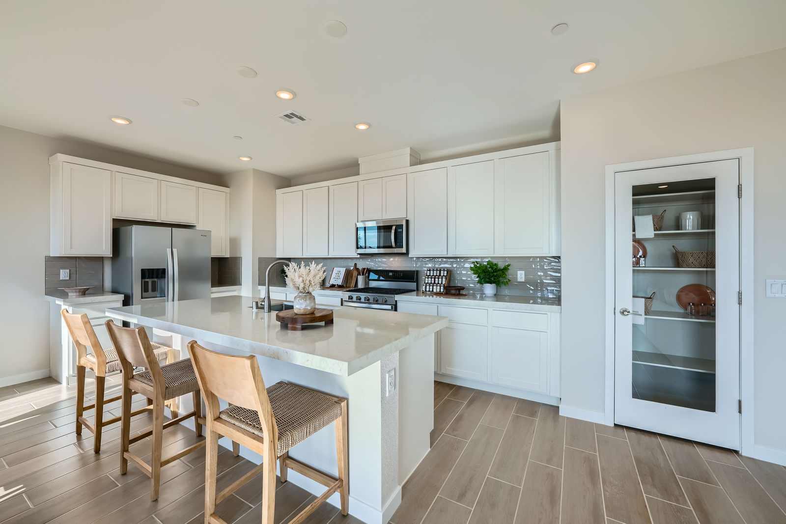 A kitchen with white cabinets.